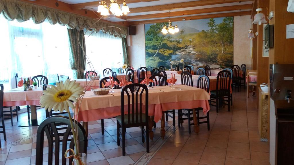 Hotel La Piroga Calceranica al Lago Exteriör bild