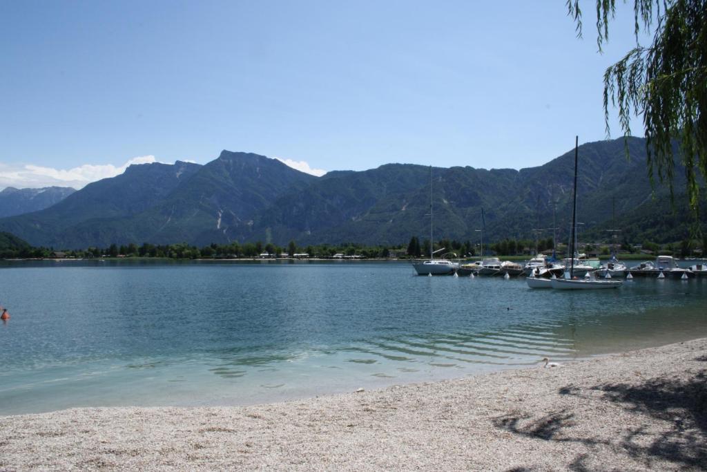 Hotel La Piroga Calceranica al Lago Exteriör bild